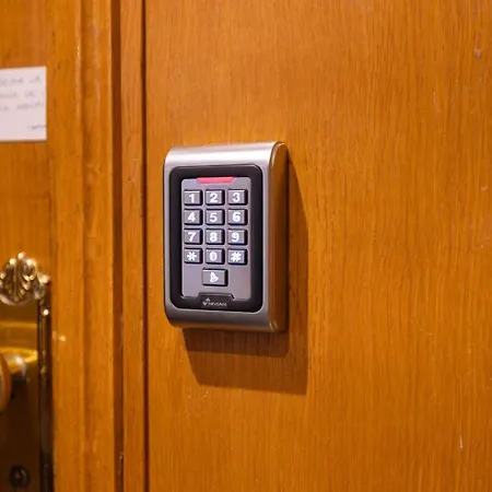 Atuaire Plaza De España En El Centro Histórico De * Burgo