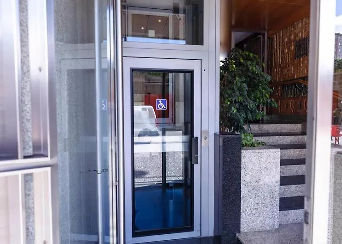 Atuaire Plaza De Espana En El Centro Historico De Burgo