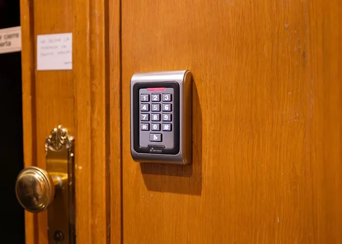 Atuaire Plaza De Espana En El Centro Historico De * Burgo